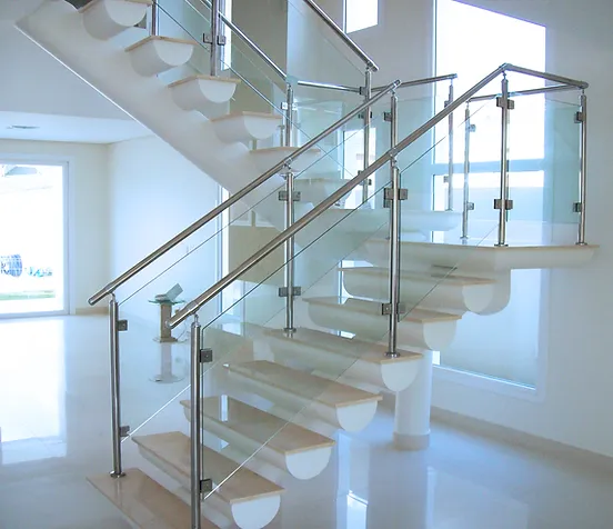 Corrimão de escada com vidro